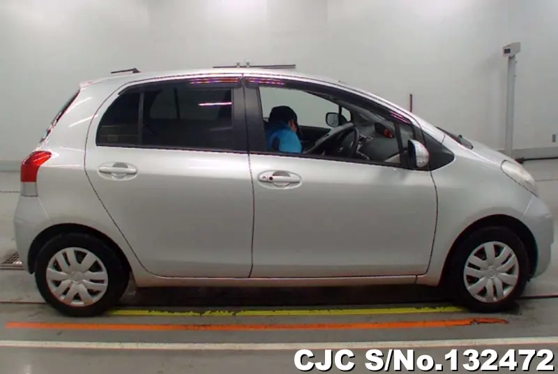 2010 Toyota / Vitz Stock No. 132472