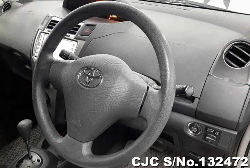 2010 Toyota / Vitz Stock No. 132472