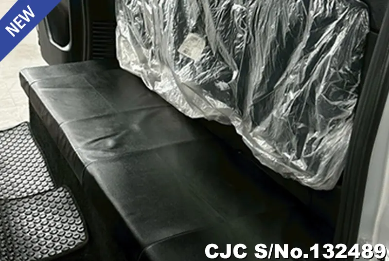 Nissan Navara in Silver for Sale Image 9