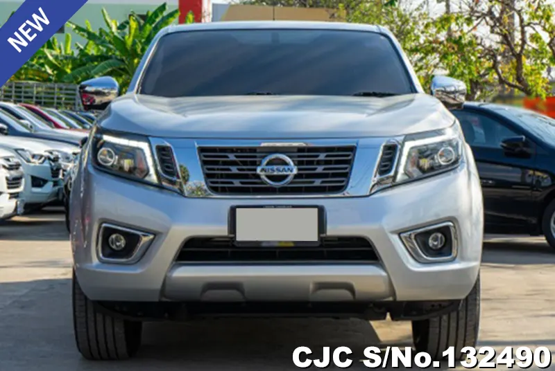 Nissan Navara in Silver for Sale Image 3