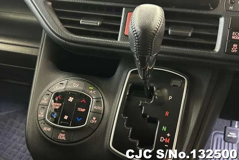 2016 Toyota / Voxy Stock No. 132500