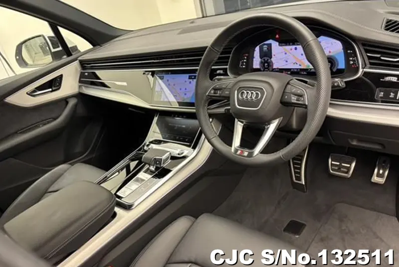 Audi Q7 in White for Sale Image 2