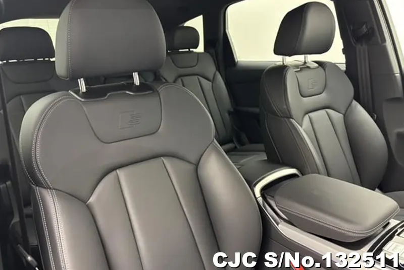 Audi Q7 in White for Sale Image 3