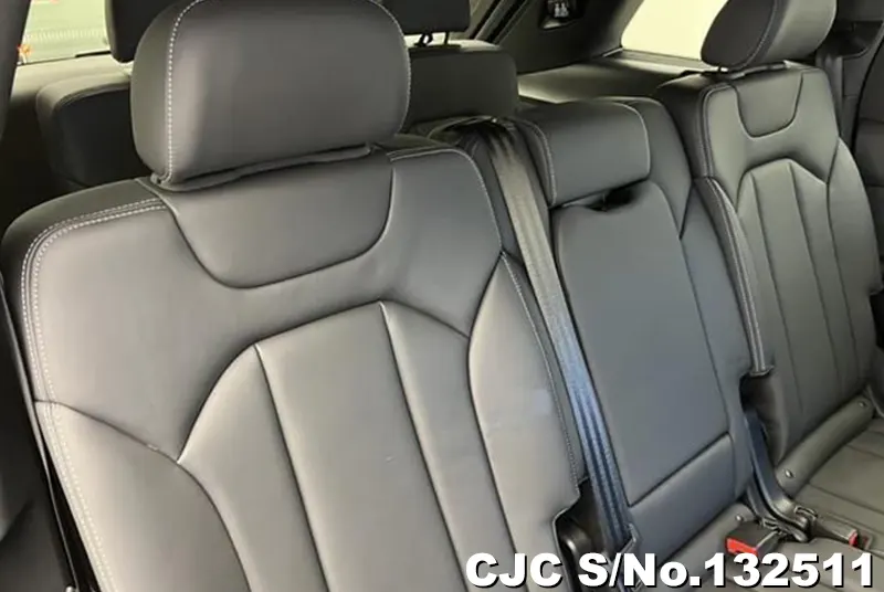 Audi Q7 in White for Sale Image 4