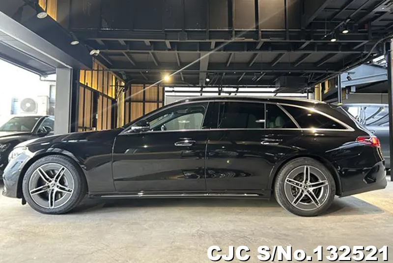 Mercedes Benz E Class in Black for Sale Image 7