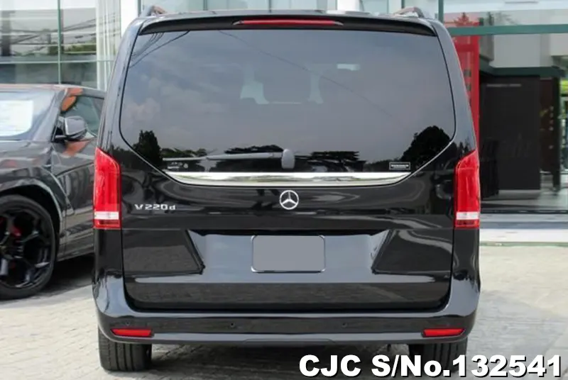 Mercedes Benz V Class in Black for Sale Image 4