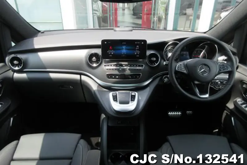 Mercedes Benz V Class in Black for Sale Image 5