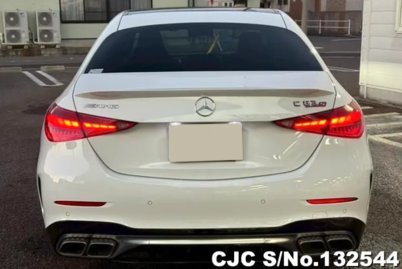 Mercedes Benz C Class in White for Sale Image 3