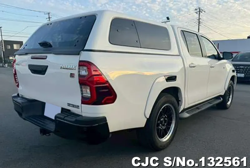 Toyota Hilux in White for Sale Image 2