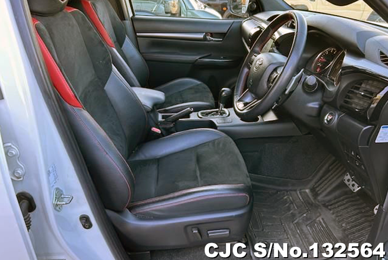 Toyota Hilux in White for Sale Image 3