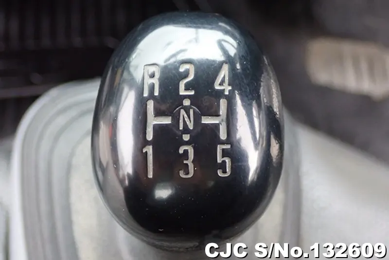 2005 Isuzu / Elf Stock No. 132609