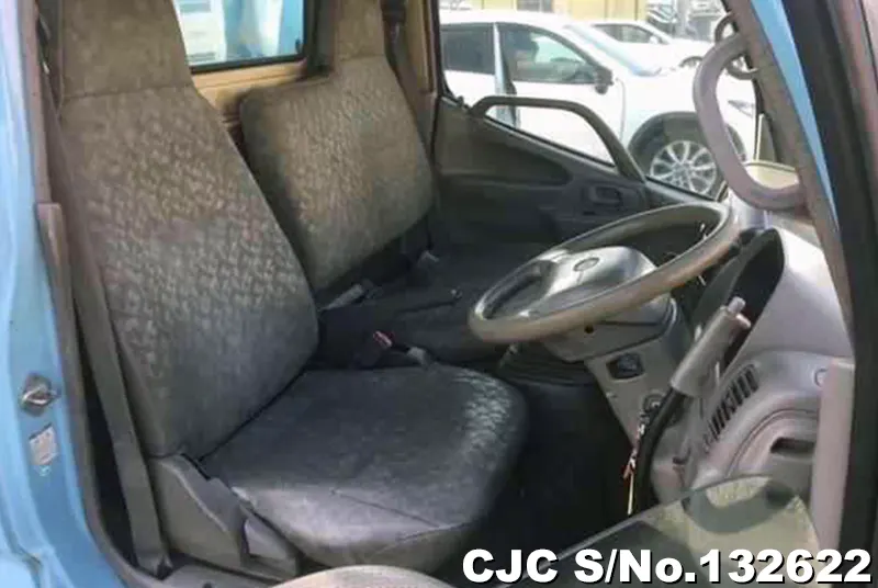 2001 Hino / Dutro Stock No. 132622