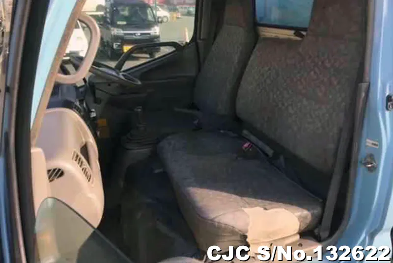 2001 Hino / Dutro Stock No. 132622