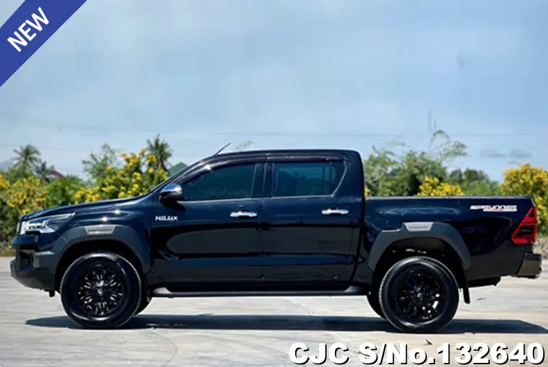 Toyota Hilux in Gray for Sale Image 7