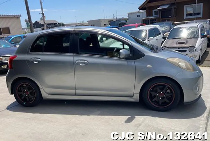 2006 Toyota / Vitz Stock No. 132641