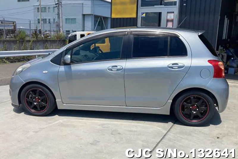 2006 Toyota / Vitz Stock No. 132641