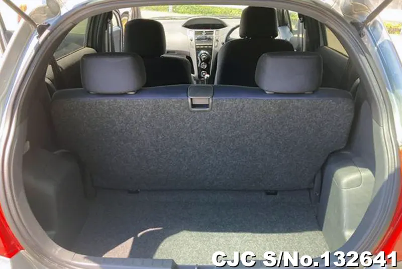 2006 Toyota / Vitz Stock No. 132641