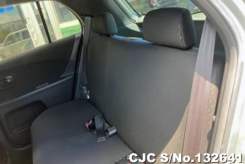 2006 Toyota / Vitz Stock No. 132641