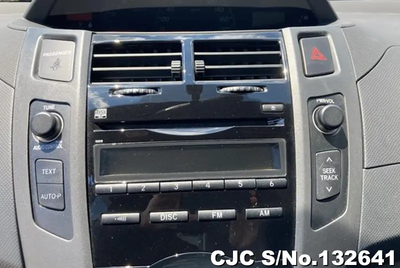 2006 Toyota / Vitz Stock No. 132641