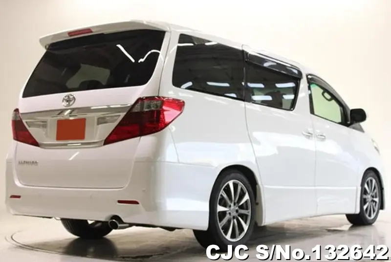 Toyota Alphard in White for Sale Image 2