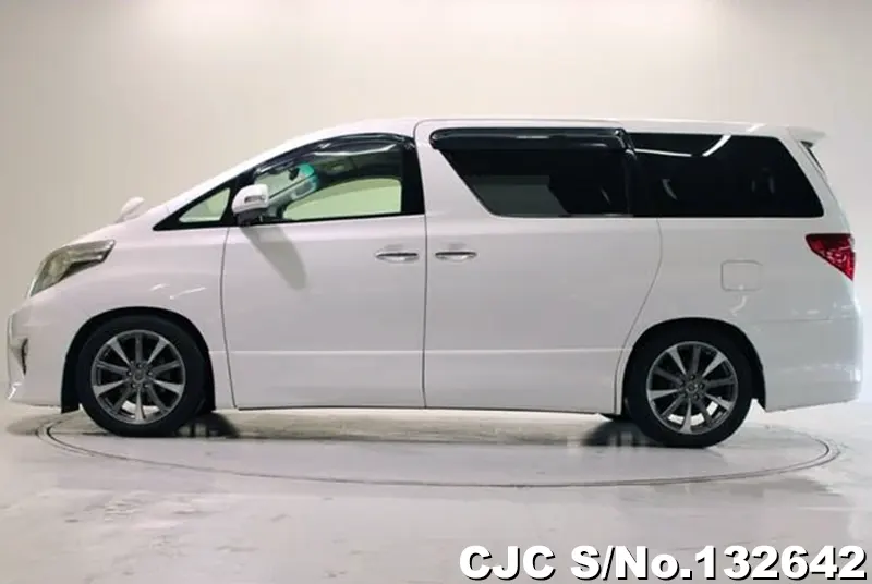Toyota Alphard in White for Sale Image 7