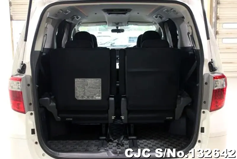 Toyota Alphard in White for Sale Image 8