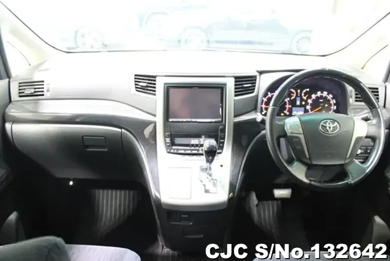 Toyota Alphard in White for Sale Image 9
