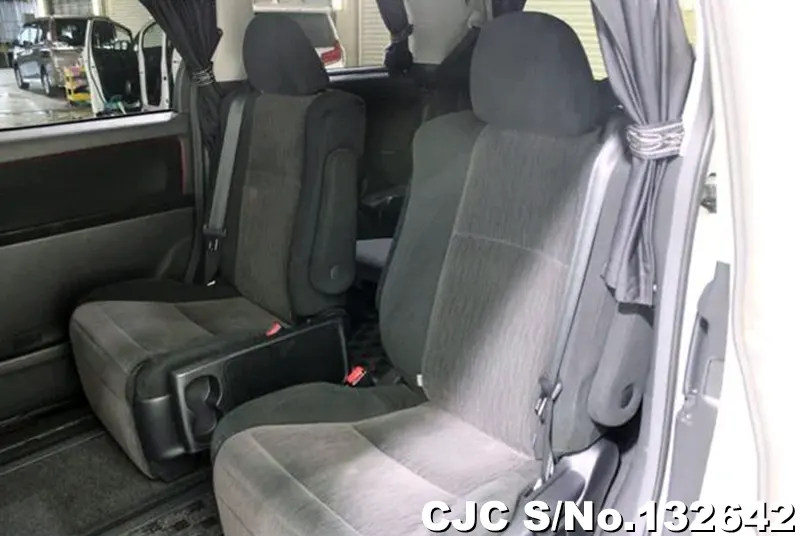 Toyota Alphard in White for Sale Image 13