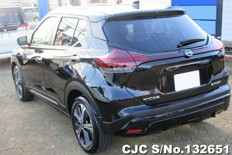 Nissan Kicks in Black for Sale Image 1