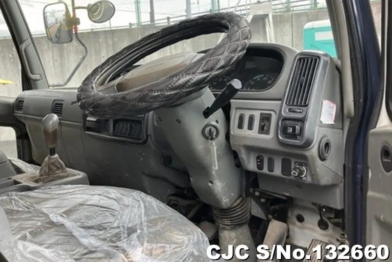 2005 Mitsubishi / Fuso Fighter Stock No. 132660