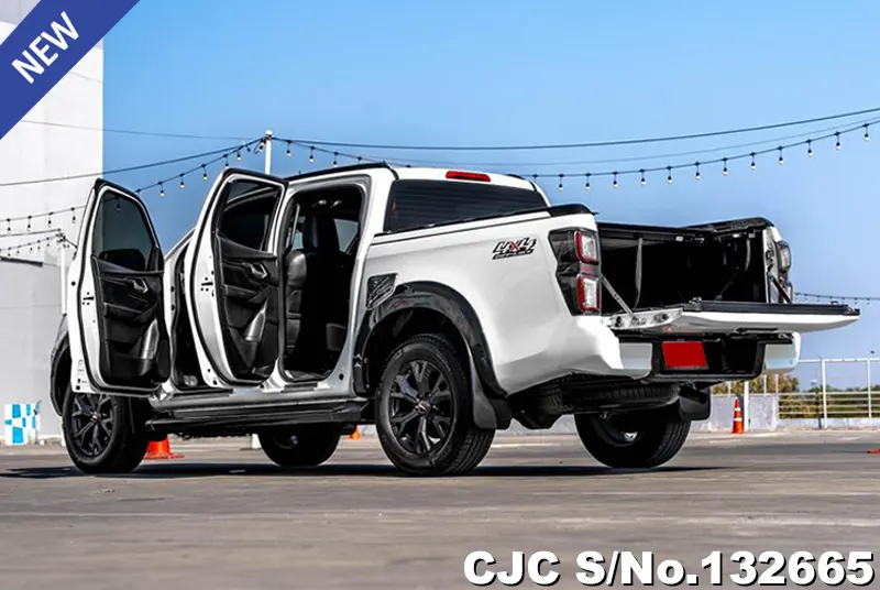 Isuzu D-Max in White for Sale Image 1