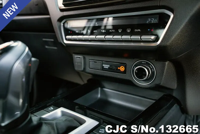 Isuzu D-Max in White for Sale Image 15