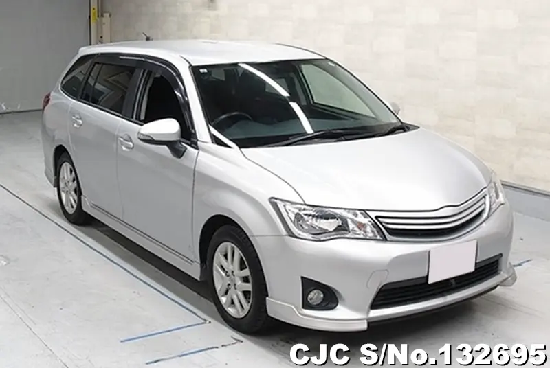 2013 Toyota / Corolla Fielder Stock No. 132695