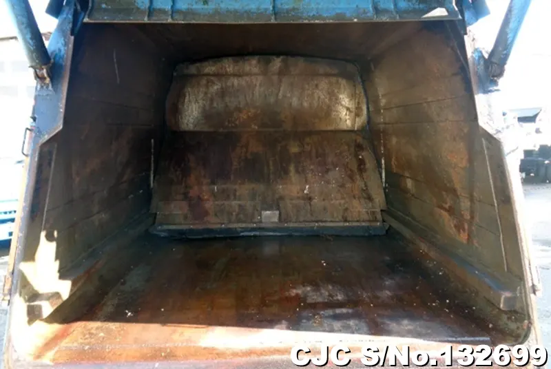 2004 Isuzu / Elf Stock No. 132699