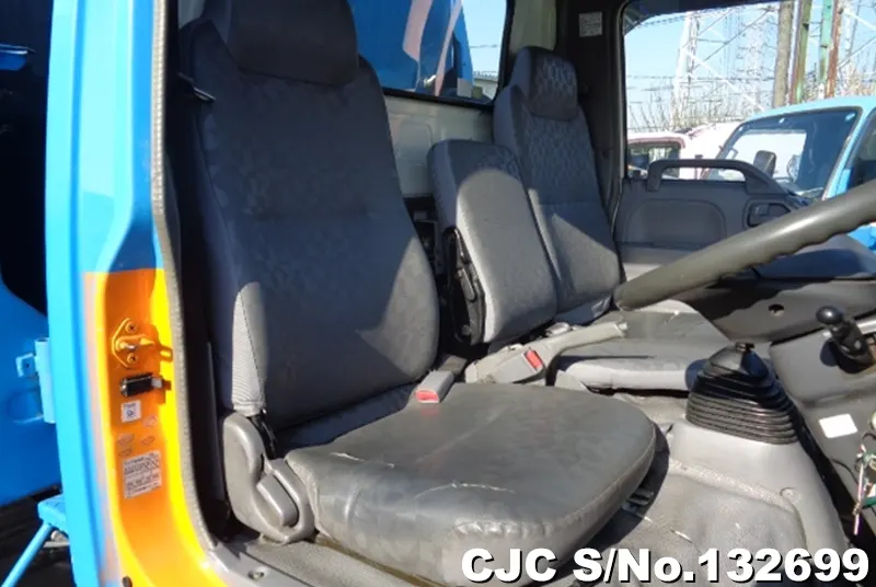 2004 Isuzu / Elf Stock No. 132699