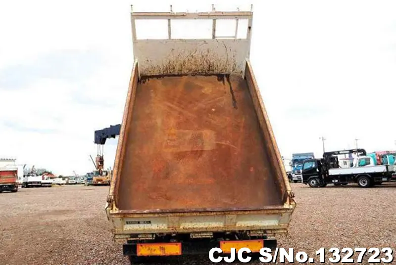 2004 Mitsubishi / Canter Stock No. 132723