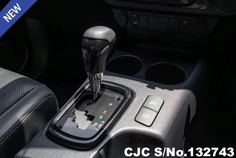 2020 Toyota / Hilux / Revo Rocco Stock No. 132743