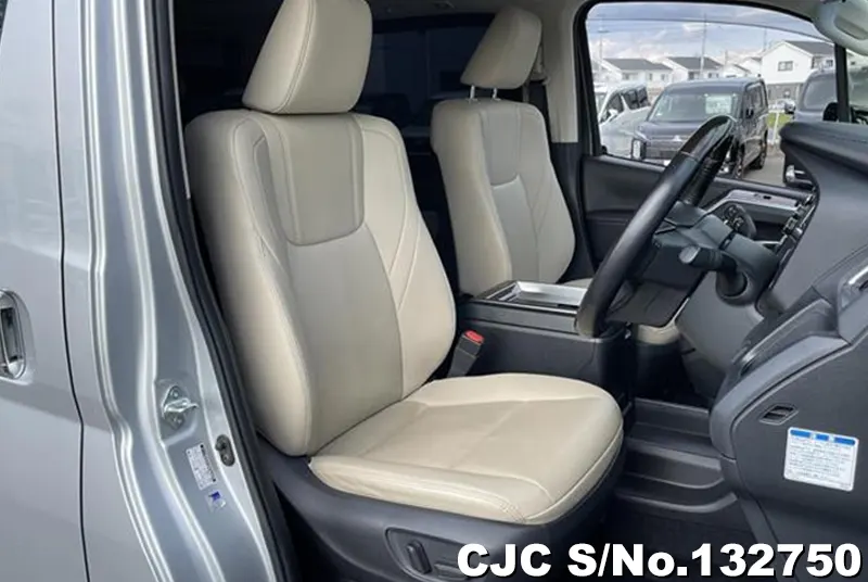 2020 Toyota / GranAce Stock No. 132750