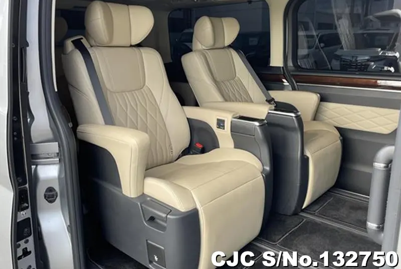 2020 Toyota / GranAce Stock No. 132750