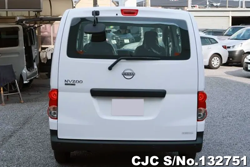 Nissan NV200 in White for Sale Image 3