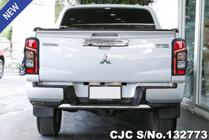 Mitsubishi Triton in White for Sale Image 3