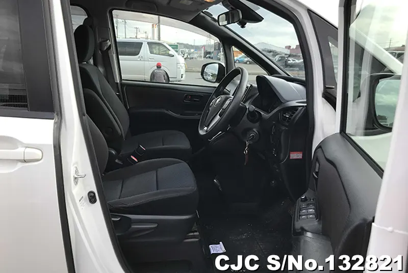 2018 Toyota / Voxy Stock No. 132821