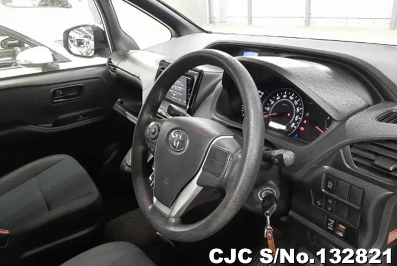 2018 Toyota / Voxy Stock No. 132821