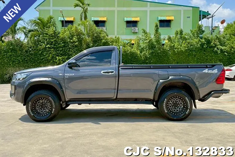 Toyota Hilux in Gray for Sale Image 6