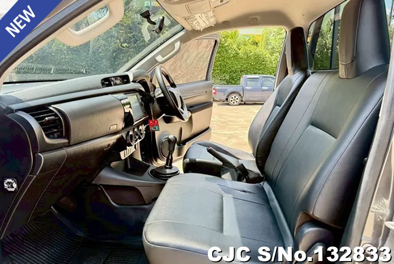 Toyota Hilux in Gray for Sale Image 10