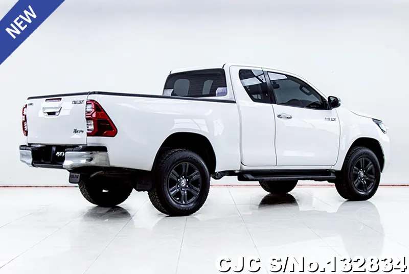Toyota Hilux in White for Sale Image 2