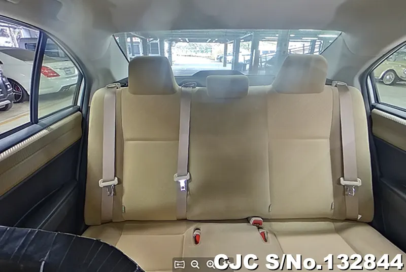 2013 Toyota / Corolla Axio Stock No. 132844