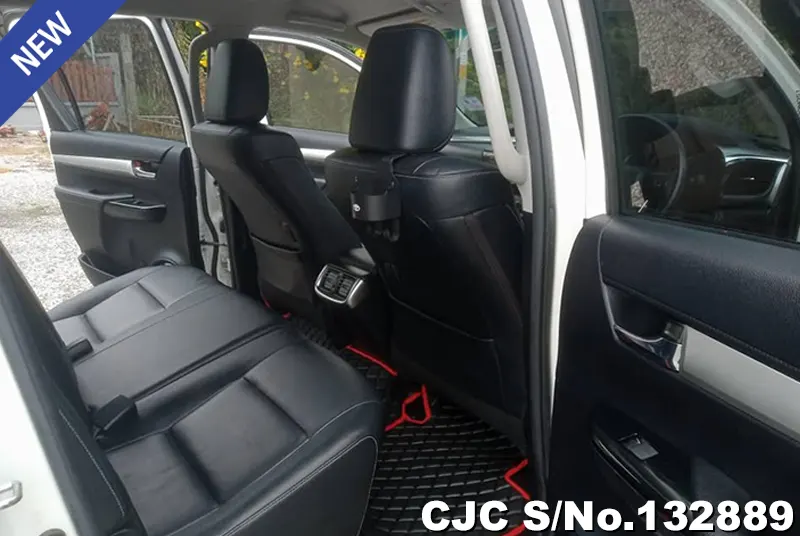 Toyota Hilux in White for Sale Image 9