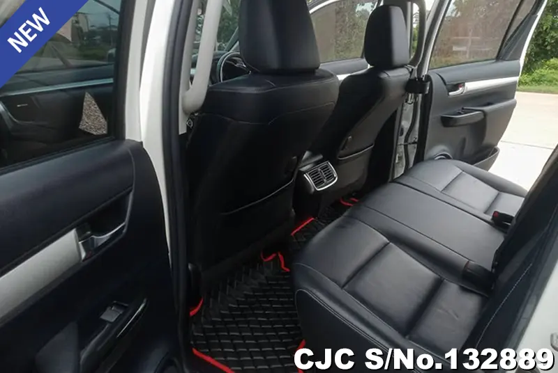 Toyota Hilux in White for Sale Image 10