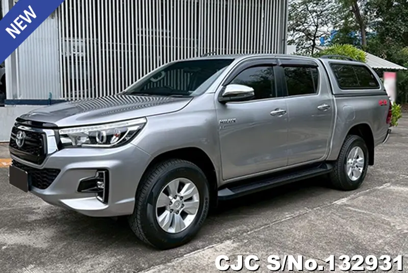 Toyota Hilux in Silver for Sale Image 3
